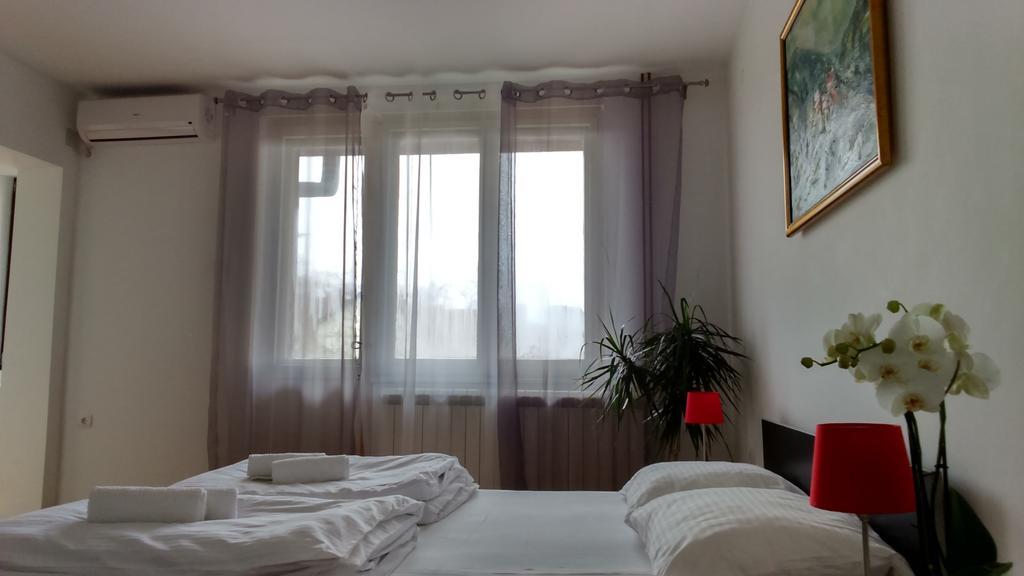 Vrnjci House Hotell Vrnjačka Banja Rum bild